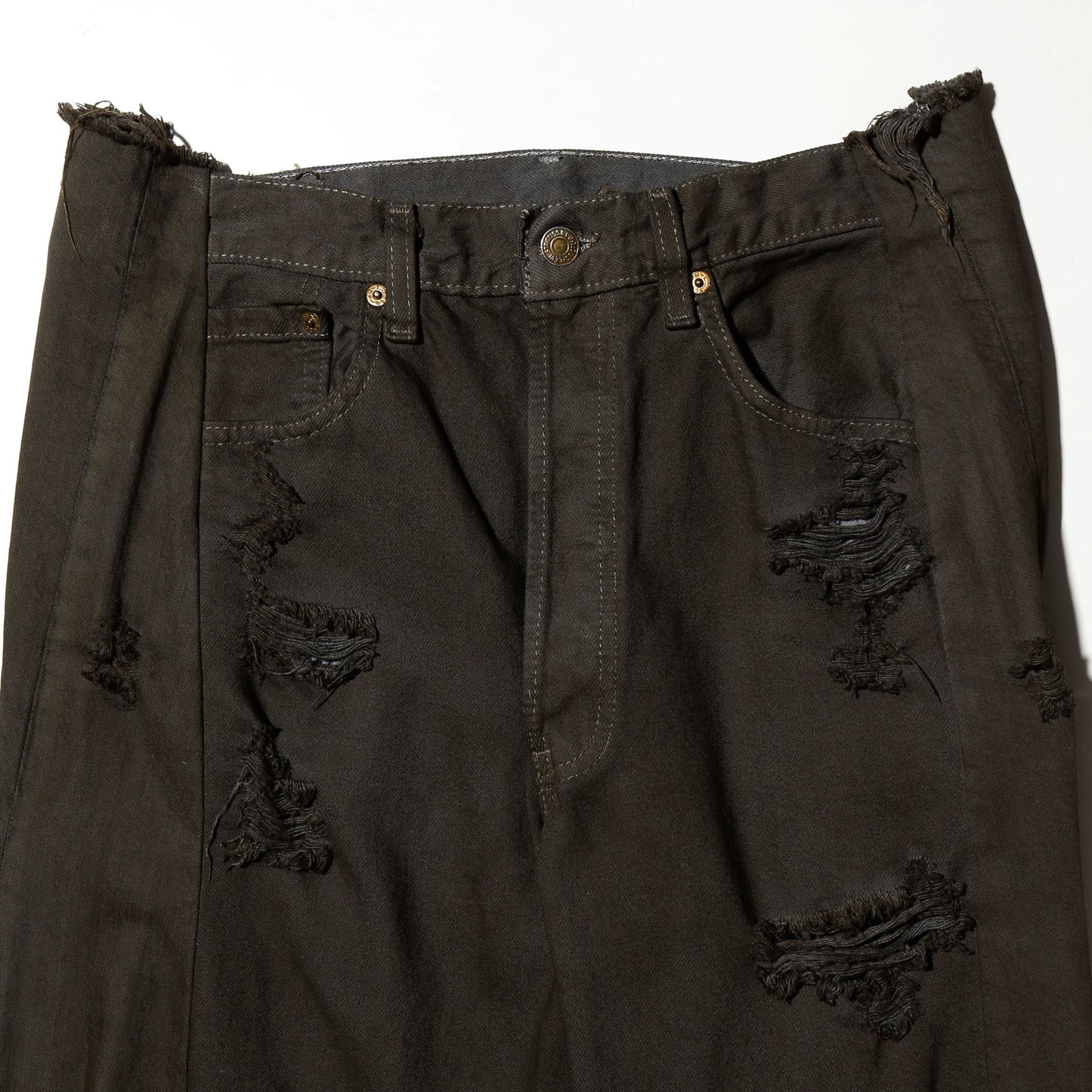 *one-off broken cargo upside down jeans: model-maddy finish
