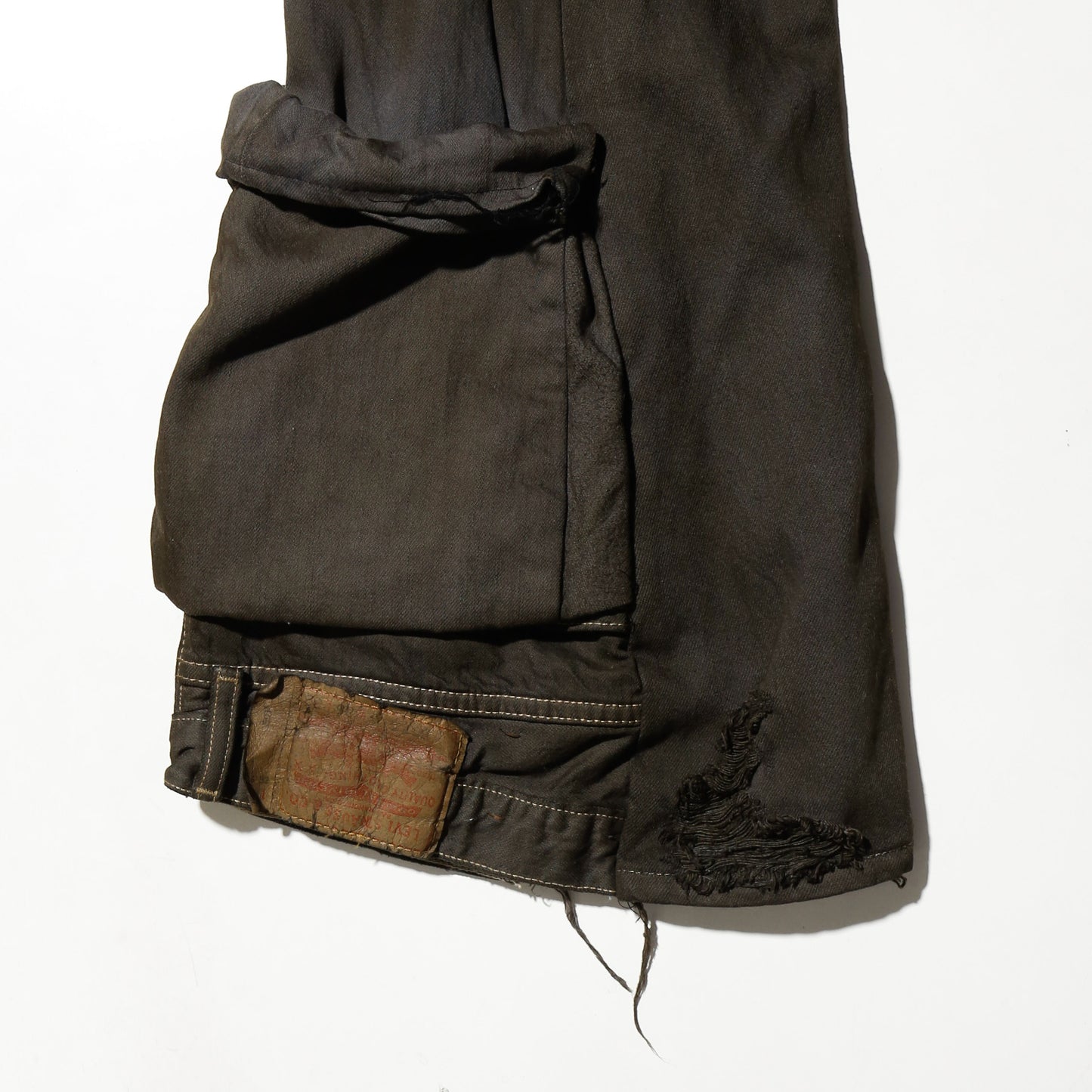 *one-off broken cargo upside down jeans: model-maddy finish