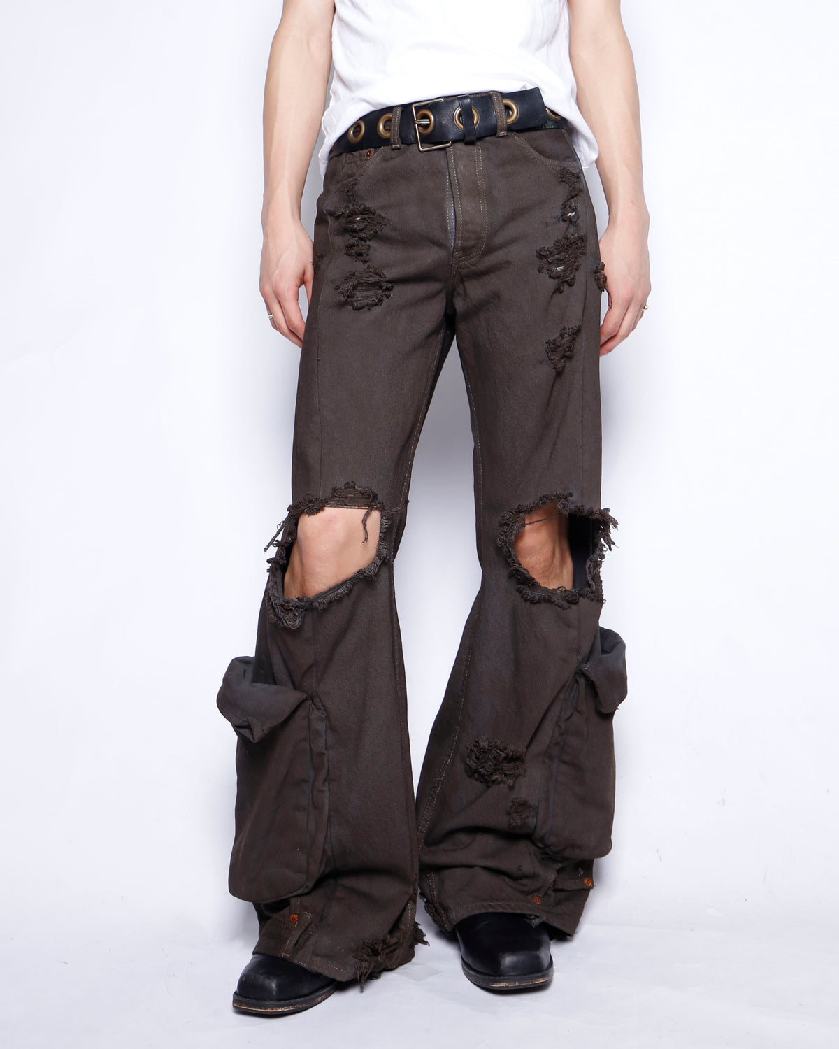 *one-off broken cargo upside down jeans: model-maddy finish