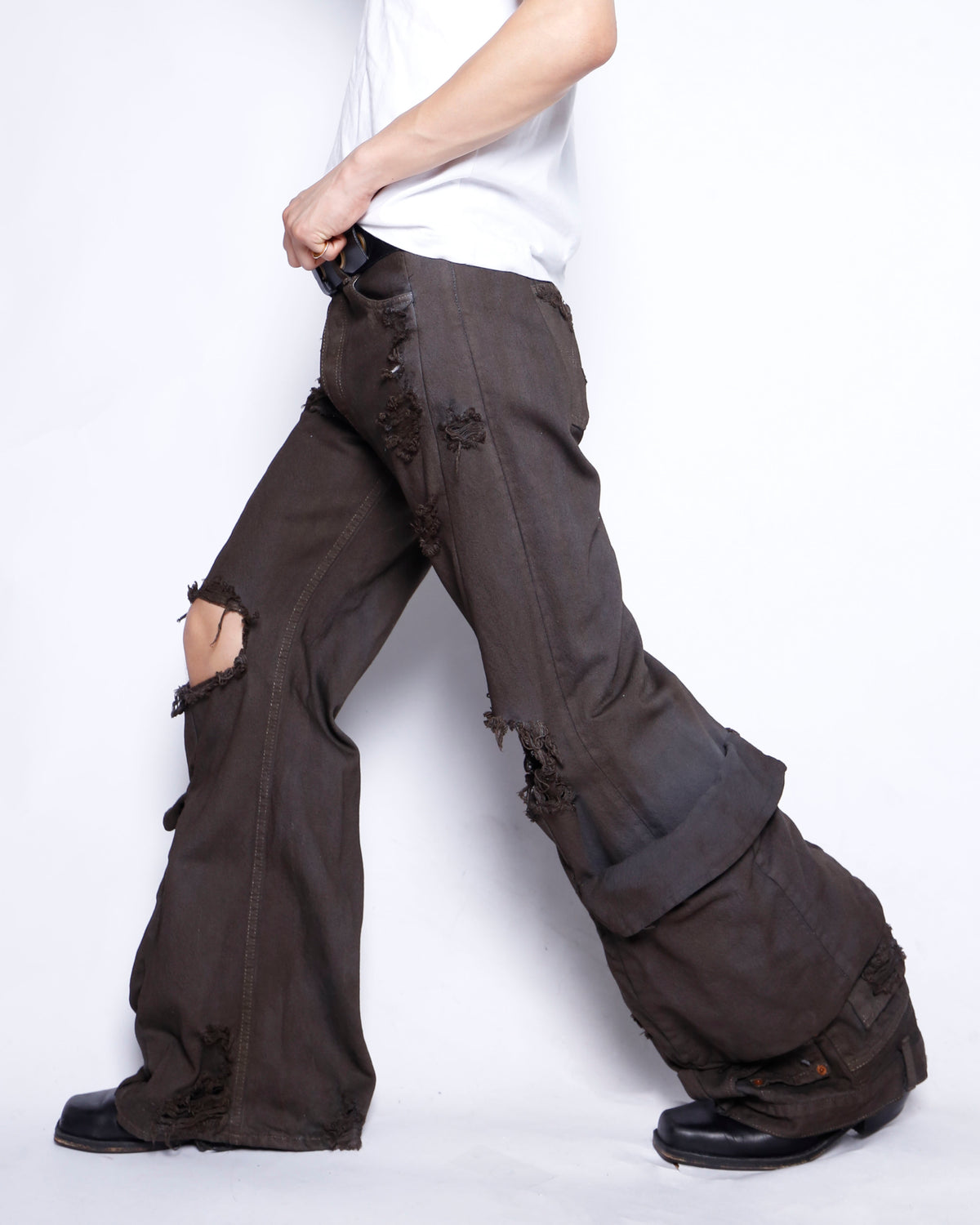 *one-off broken cargo upside down jeans: model-maddy finish