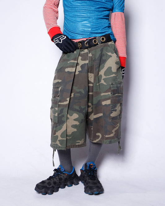 *one-off center tuck cargo wide shorts