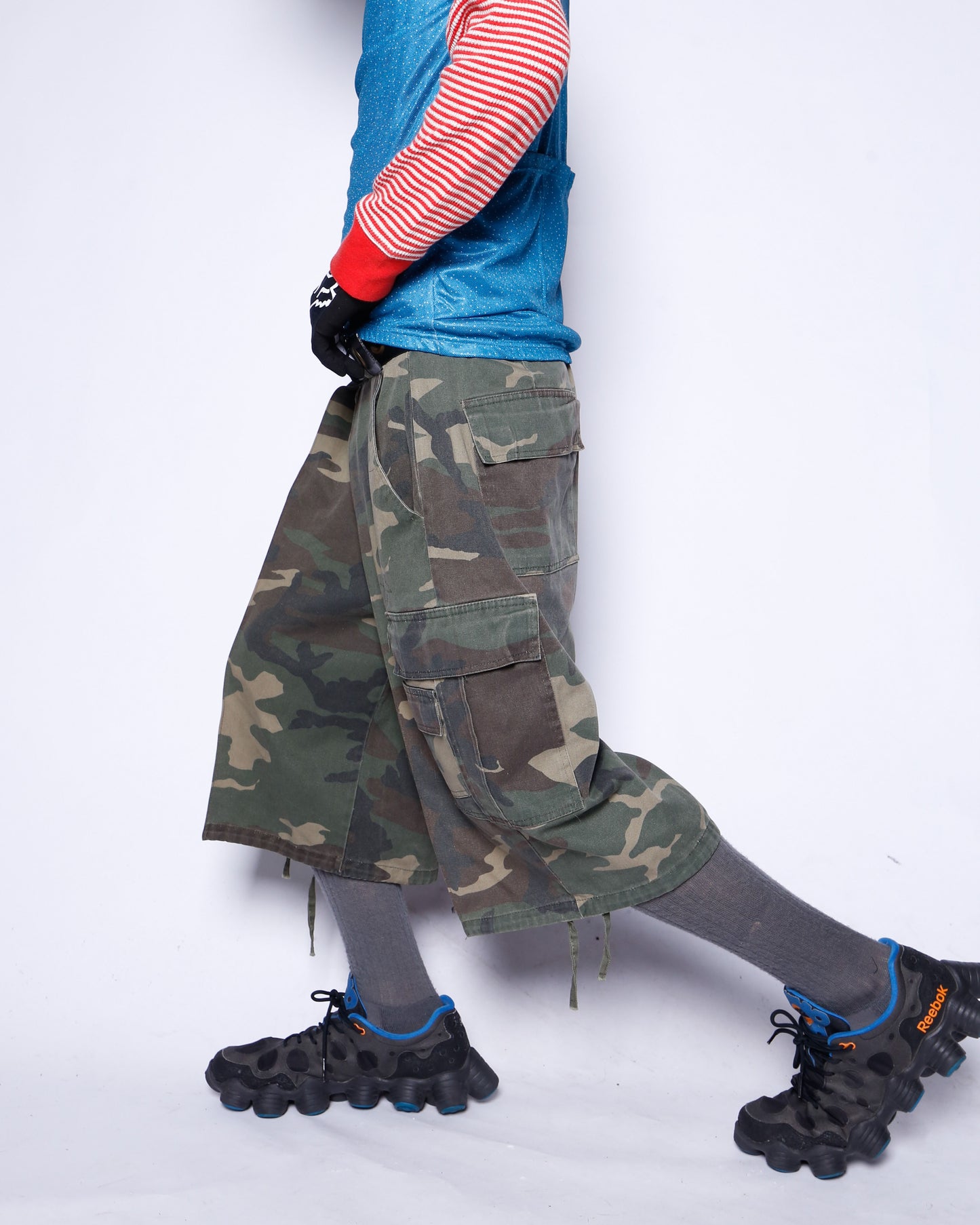 *one-off center tuck cargo wide shorts