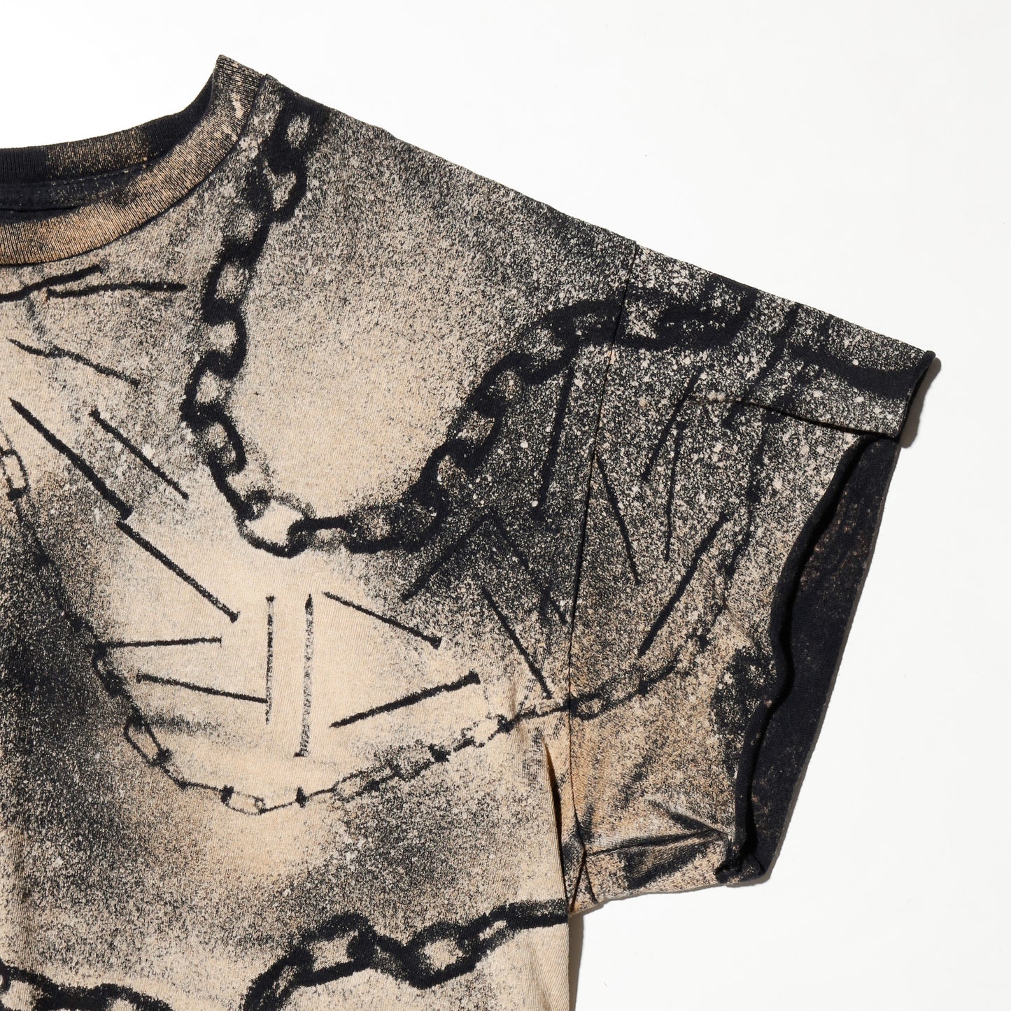 vintage dust spray chain t-shirt