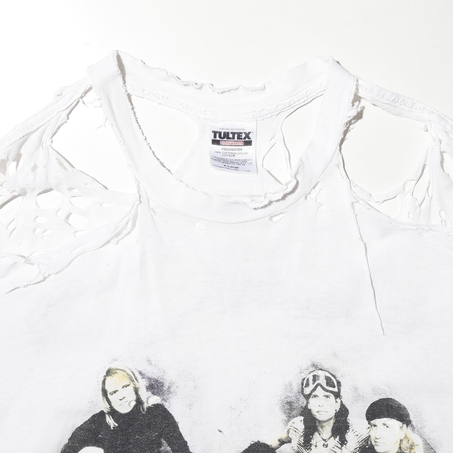 vintage 1997's Aerosmith “Nine Lives“ tour broken t-shirt
