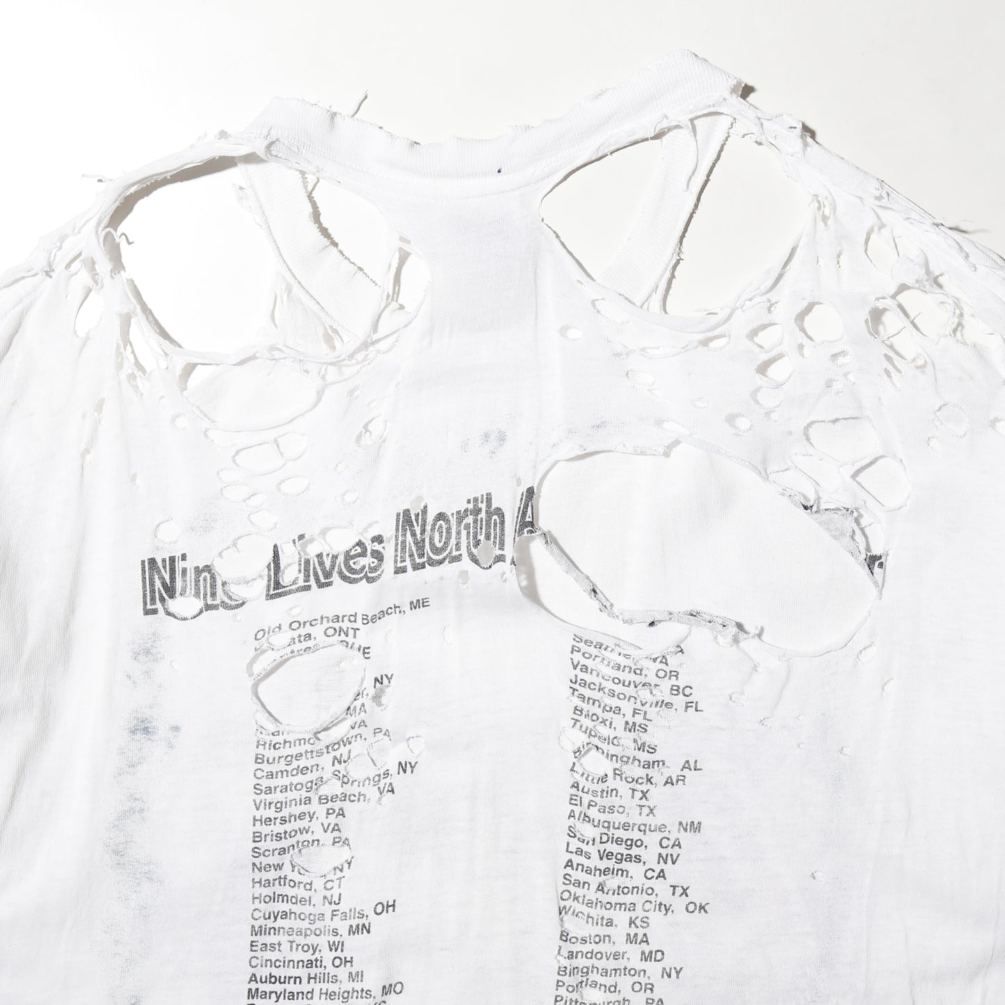 vintage 1997's Aerosmith “Nine Lives“ tour broken t-shirt