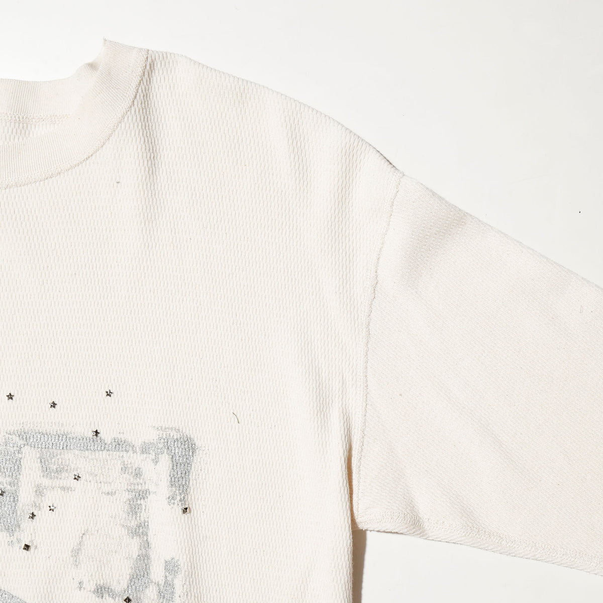 *one-off "the world is yours" hand screen l/s