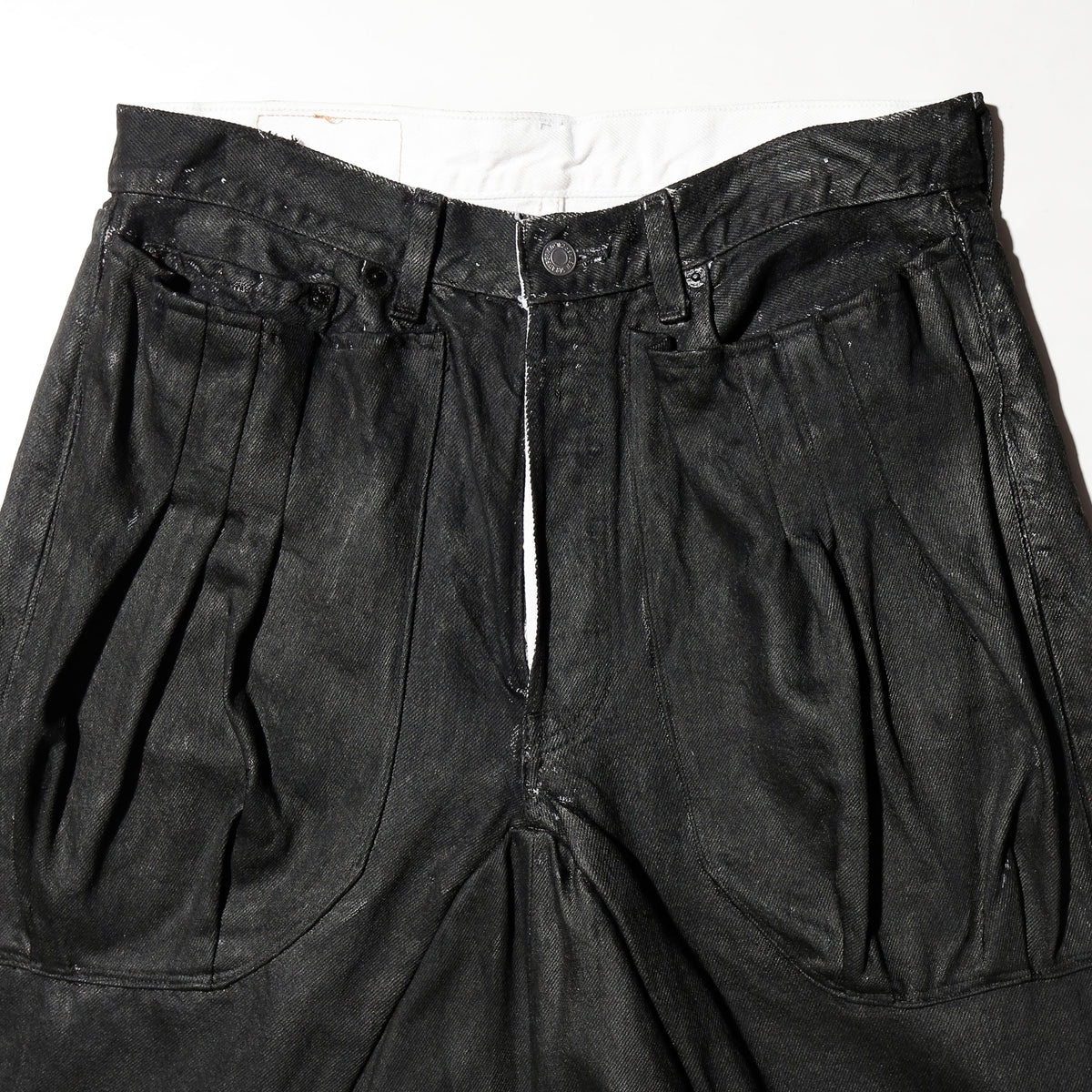 *one-off drop pocket bermuda shorts :model-coating black