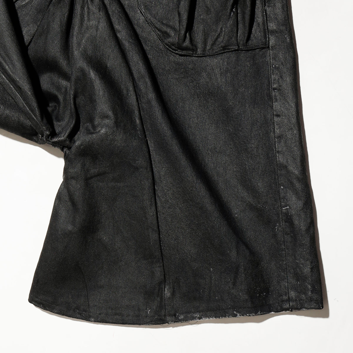 *one-off drop pocket bermuda shorts :model-coating black