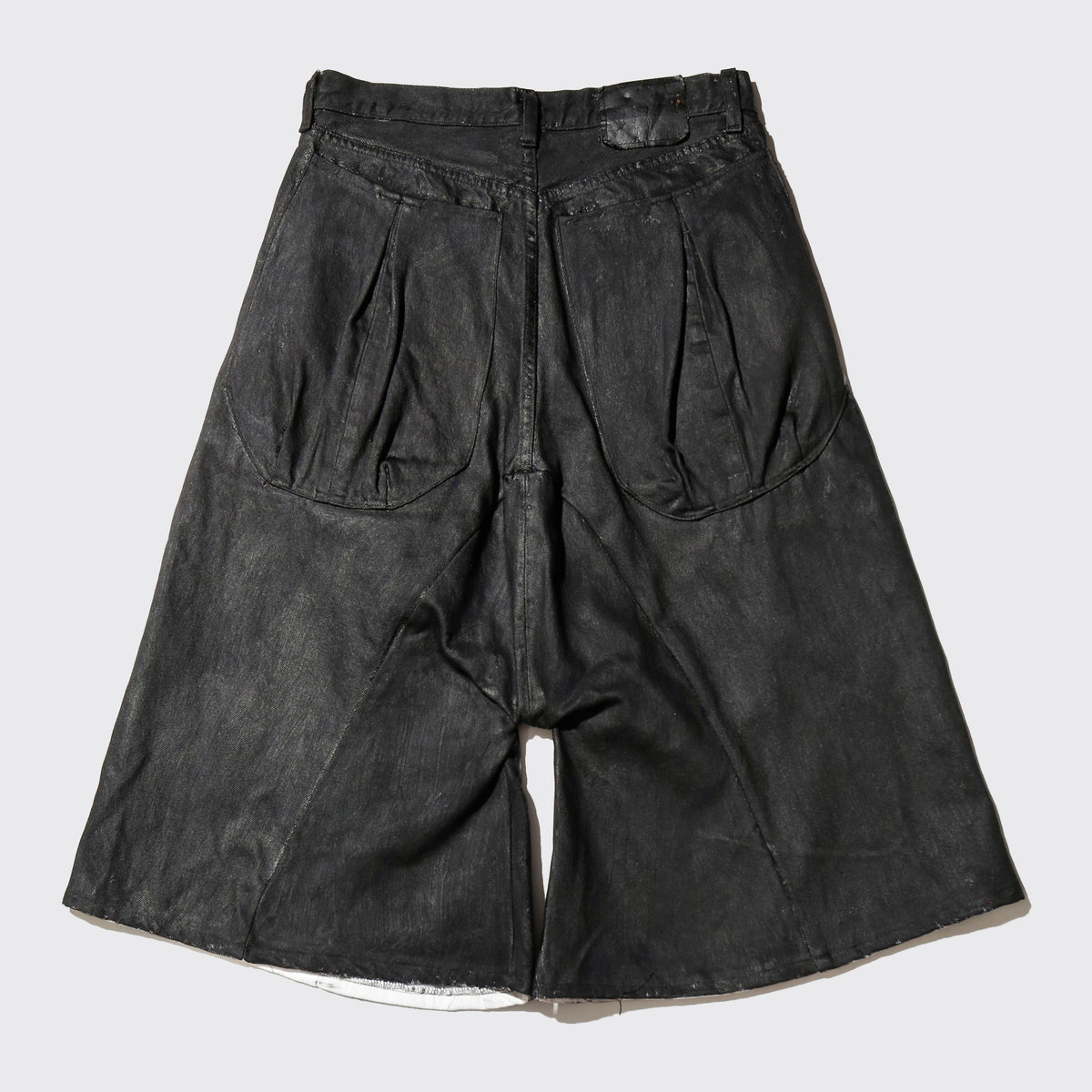 *one-off drop pocket bermuda shorts :model-coating black