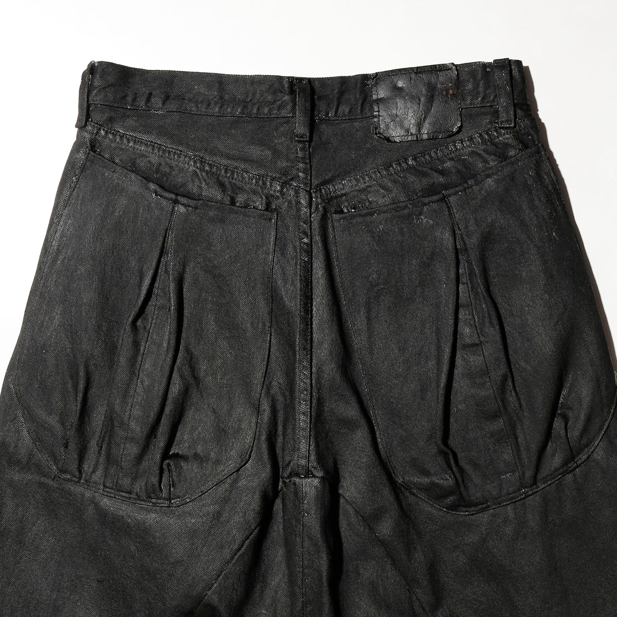 *one-off drop pocket bermuda shorts :model-coating black