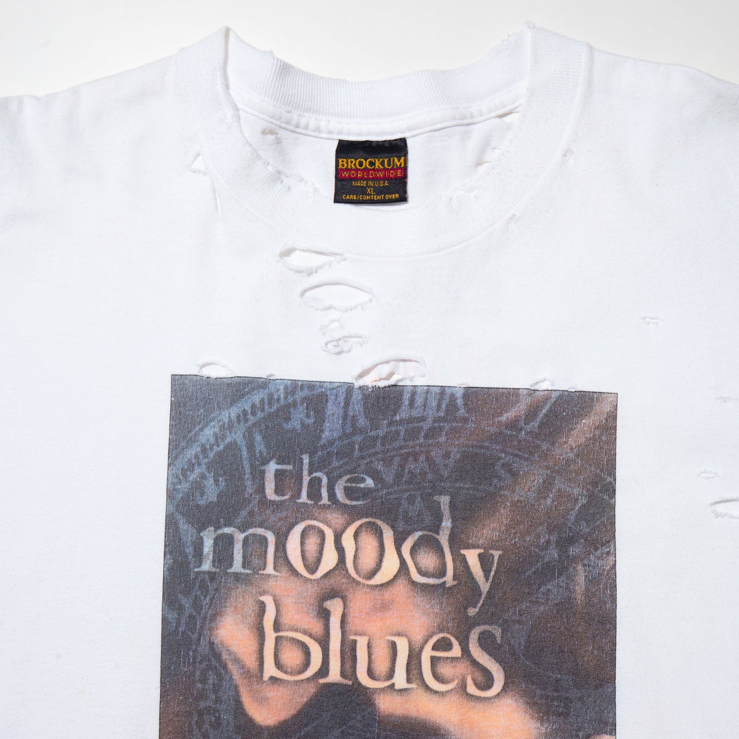 vintage 1995's The Moody Blues tour broken t-shirt