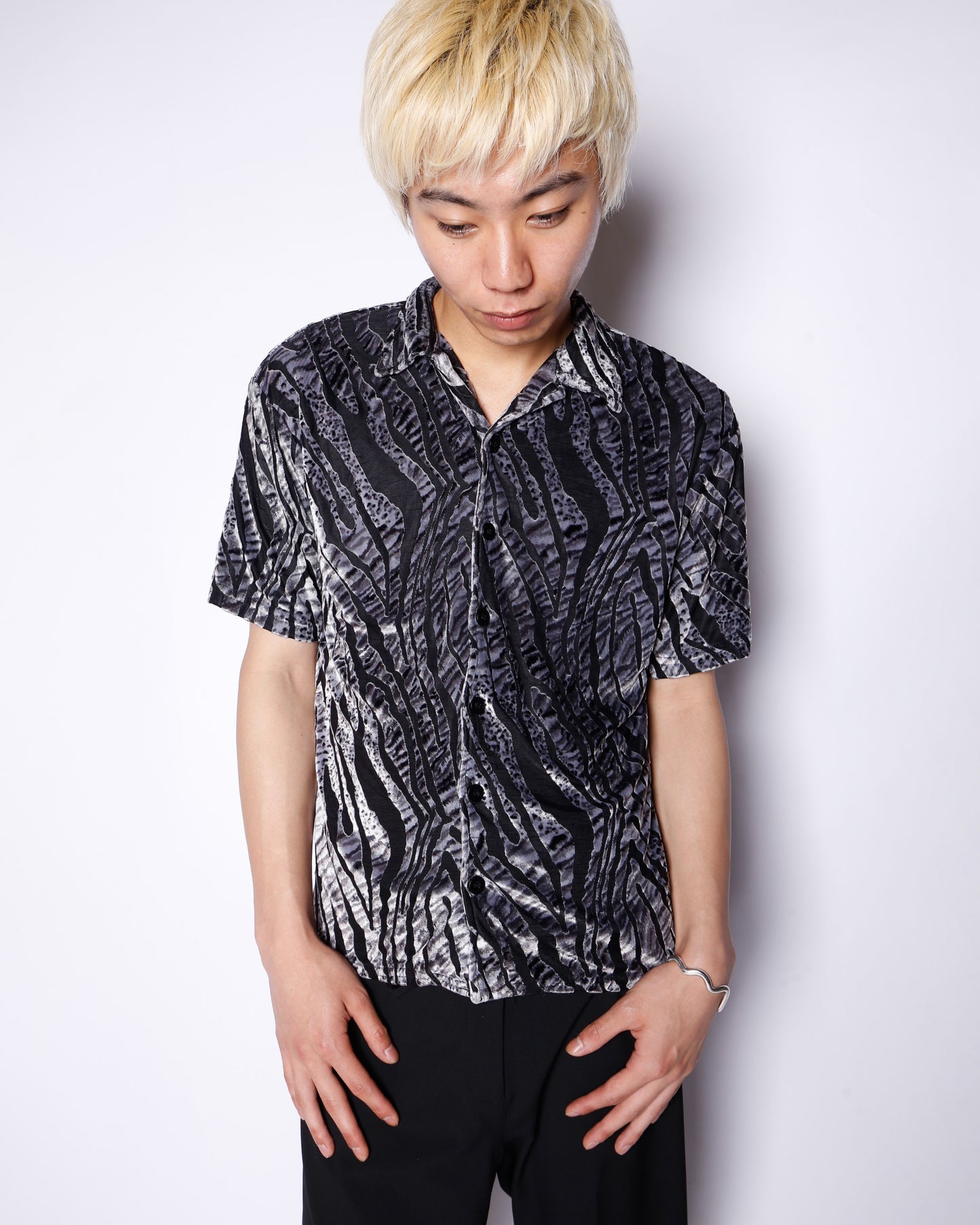 vintage zebra textured velour h/s shirt