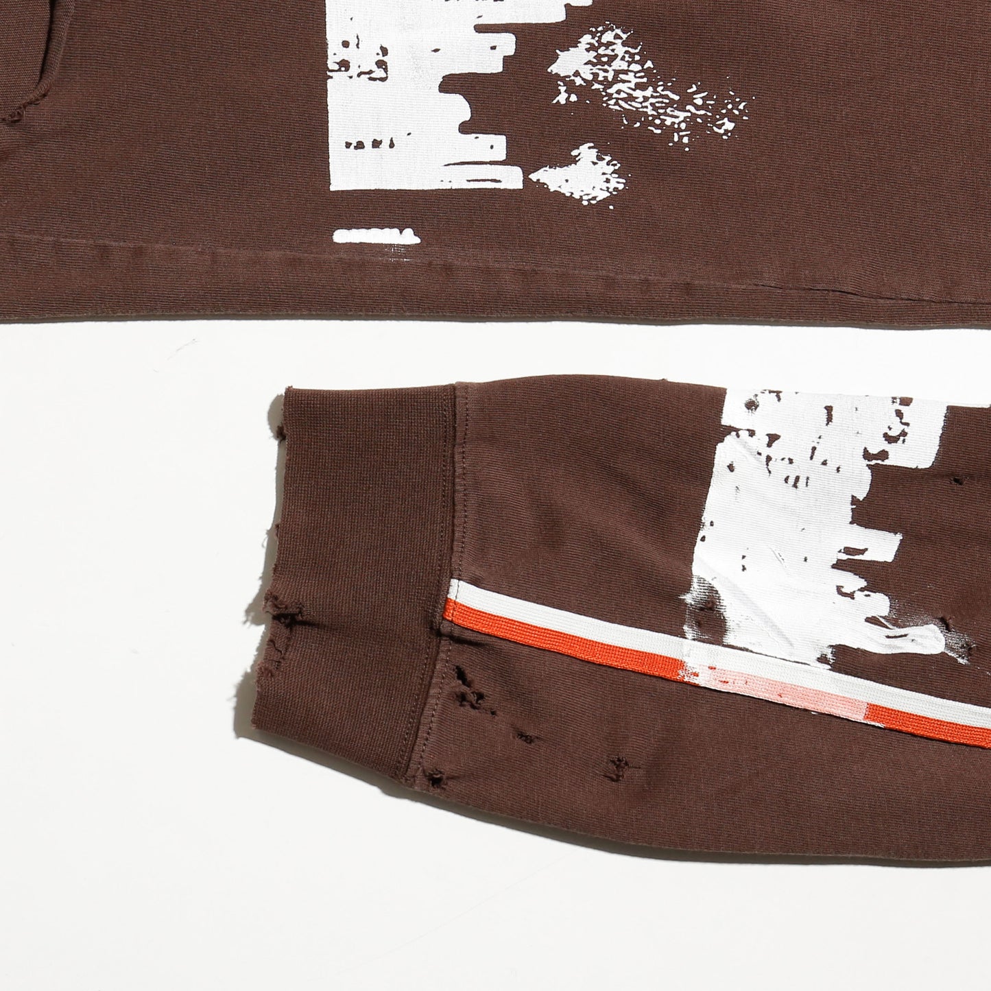 *one-off  "the world is yours" hand screen l/s