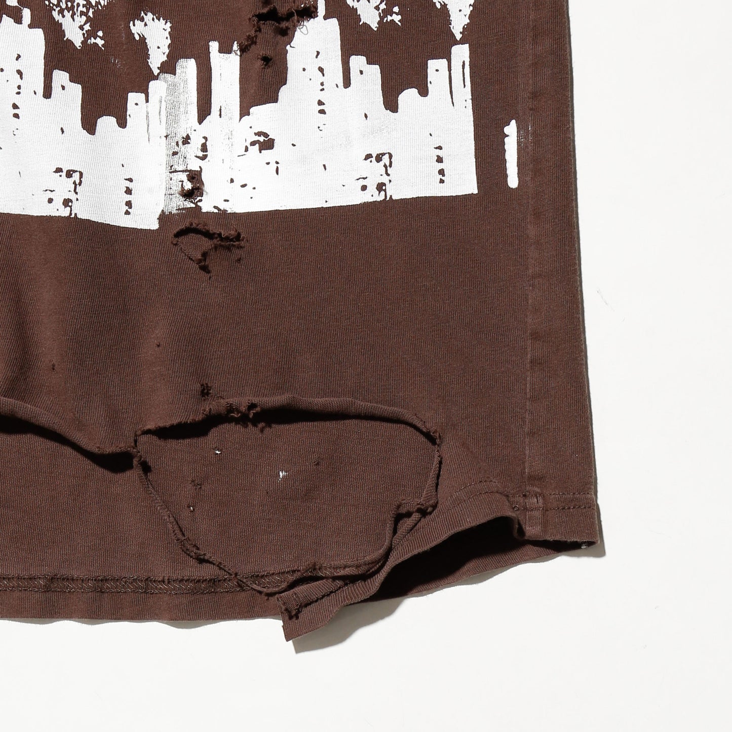 *one-off  "the world is yours" hand screen l/s
