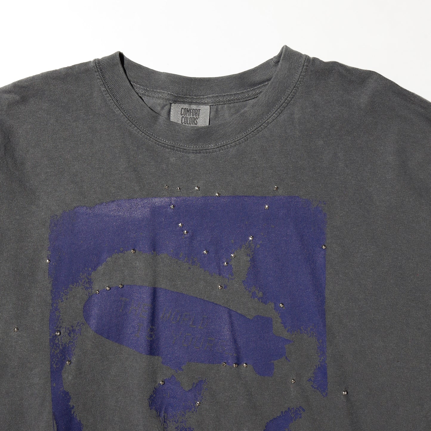 *one-off "the world is yours" hand screen l/s