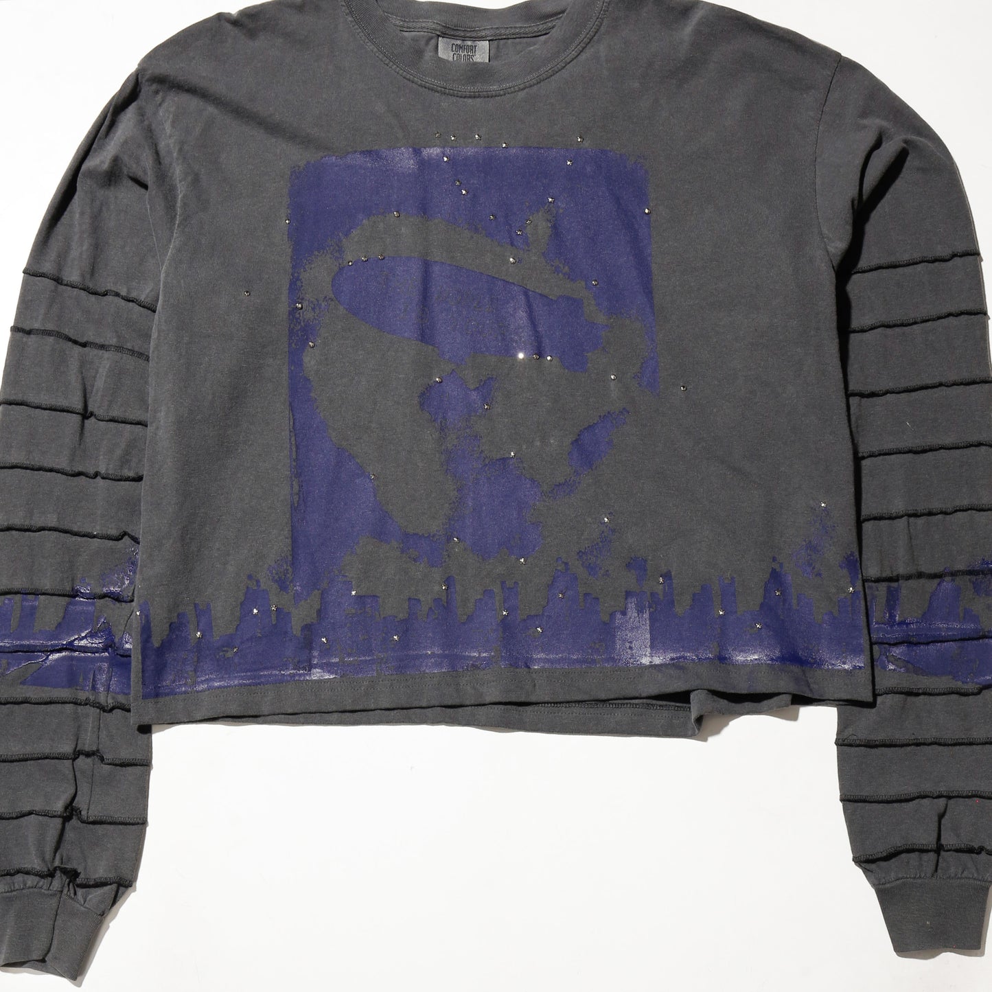 *one-off "the world is yours" hand screen l/s