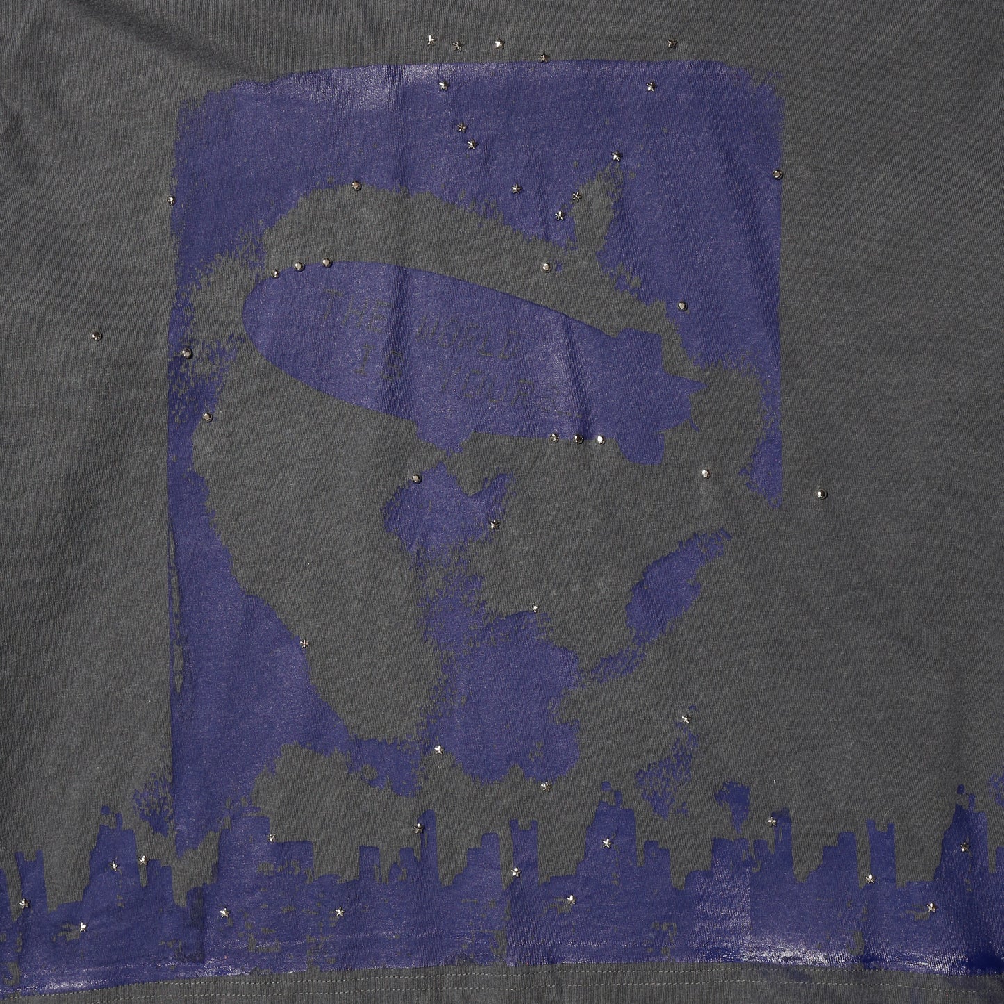 *one-off "the world is yours" hand screen l/s