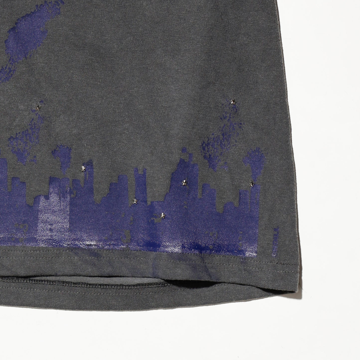 *one-off "the world is yours" hand screen l/s