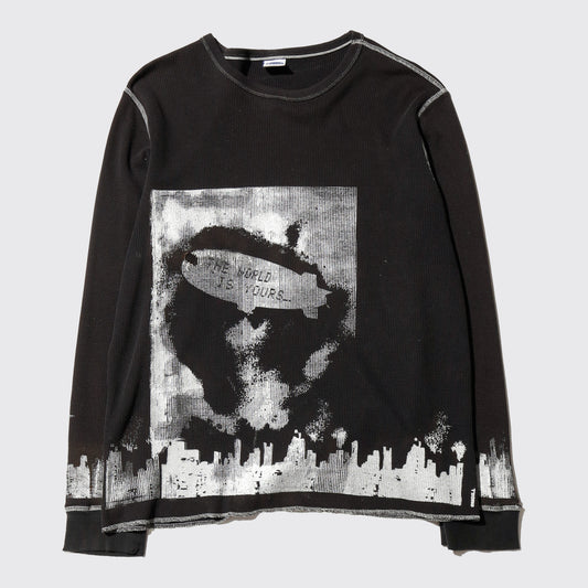 *one-off "the world is yours" hand screen l/s