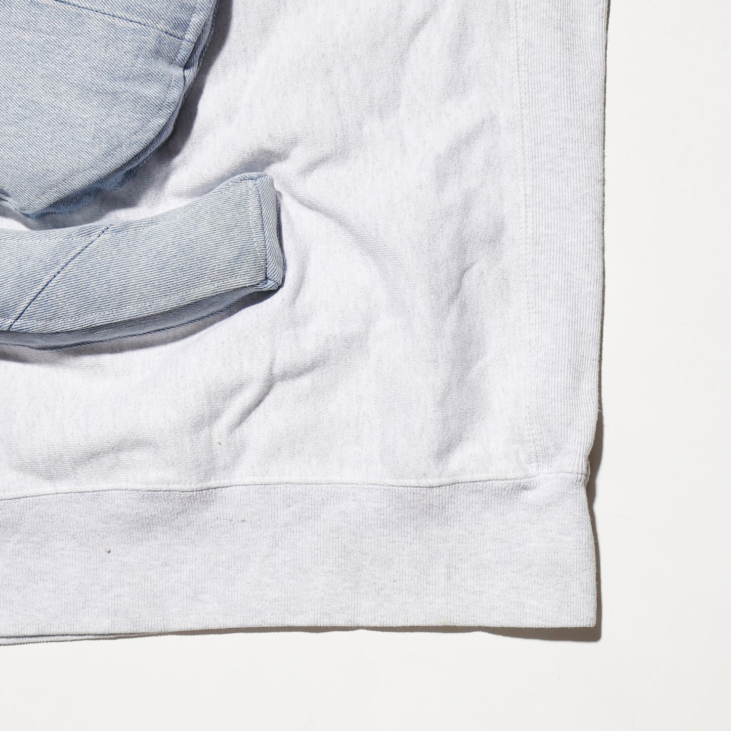 *one-off déformer emblem sweat