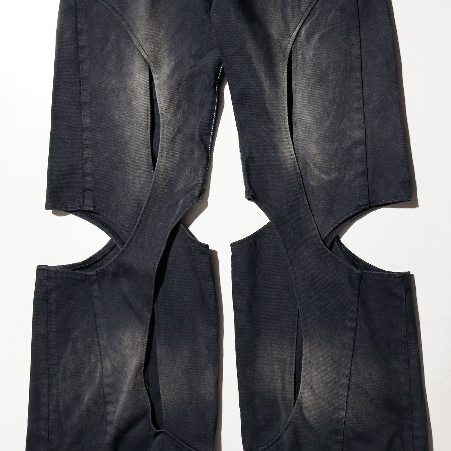 *one-off genom jeans: model-fade finish