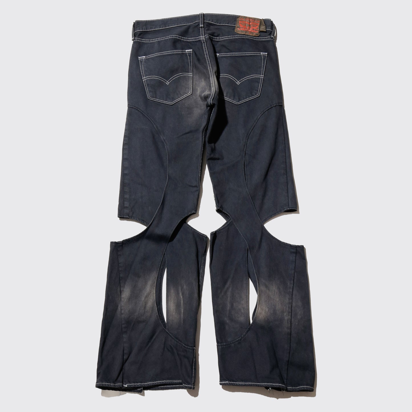 *one-off genom jeans: model-fade finish
