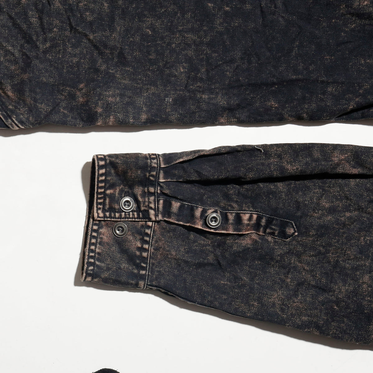 vintage 00's harley-davidson distressed shirt , with copper badge