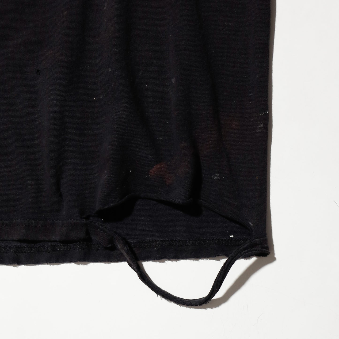 *one-off "the world is yours" broken hand screen n/s t-shirt