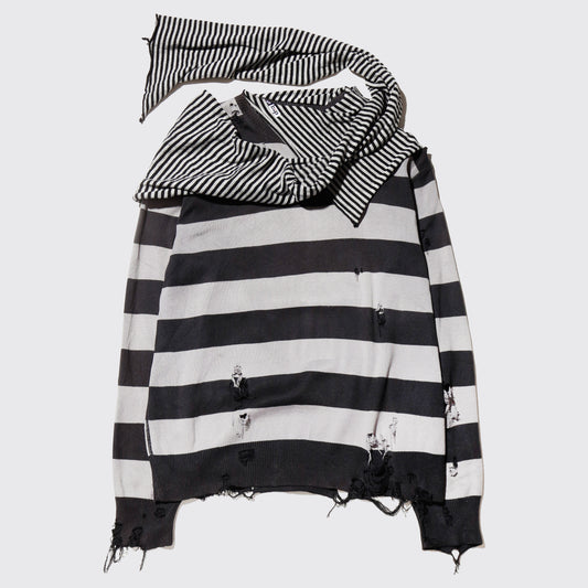*one-off with muffler broken border sweater