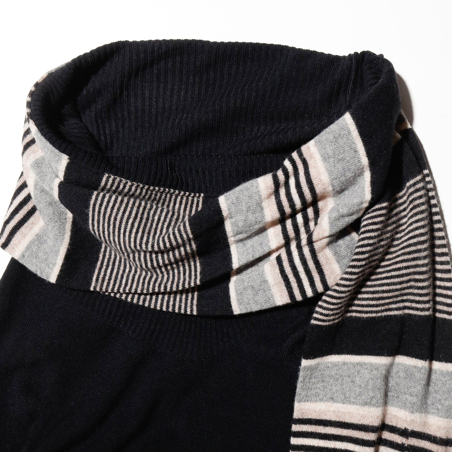 *one-off with muffler sweater