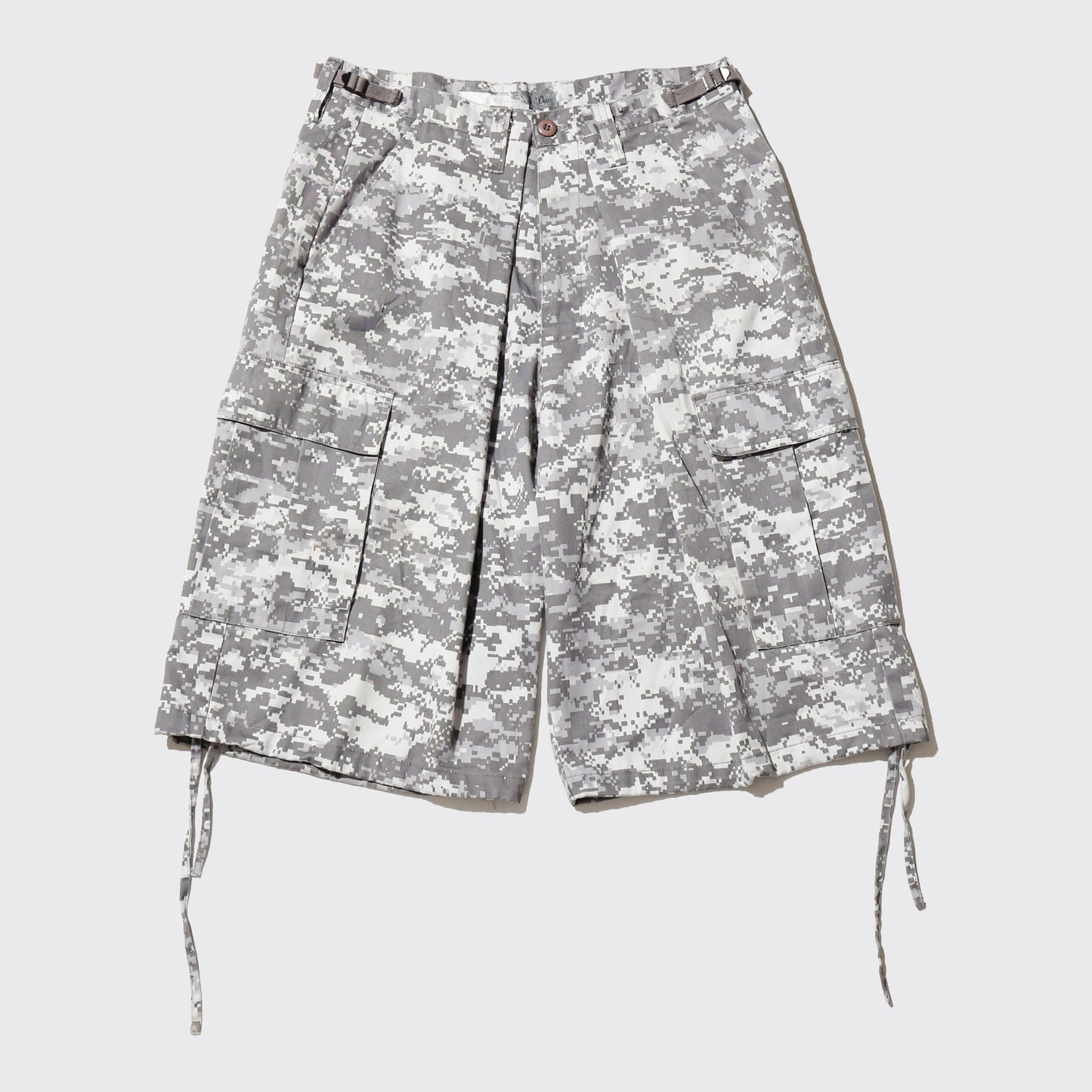 vintage center tuck digital camo shorts