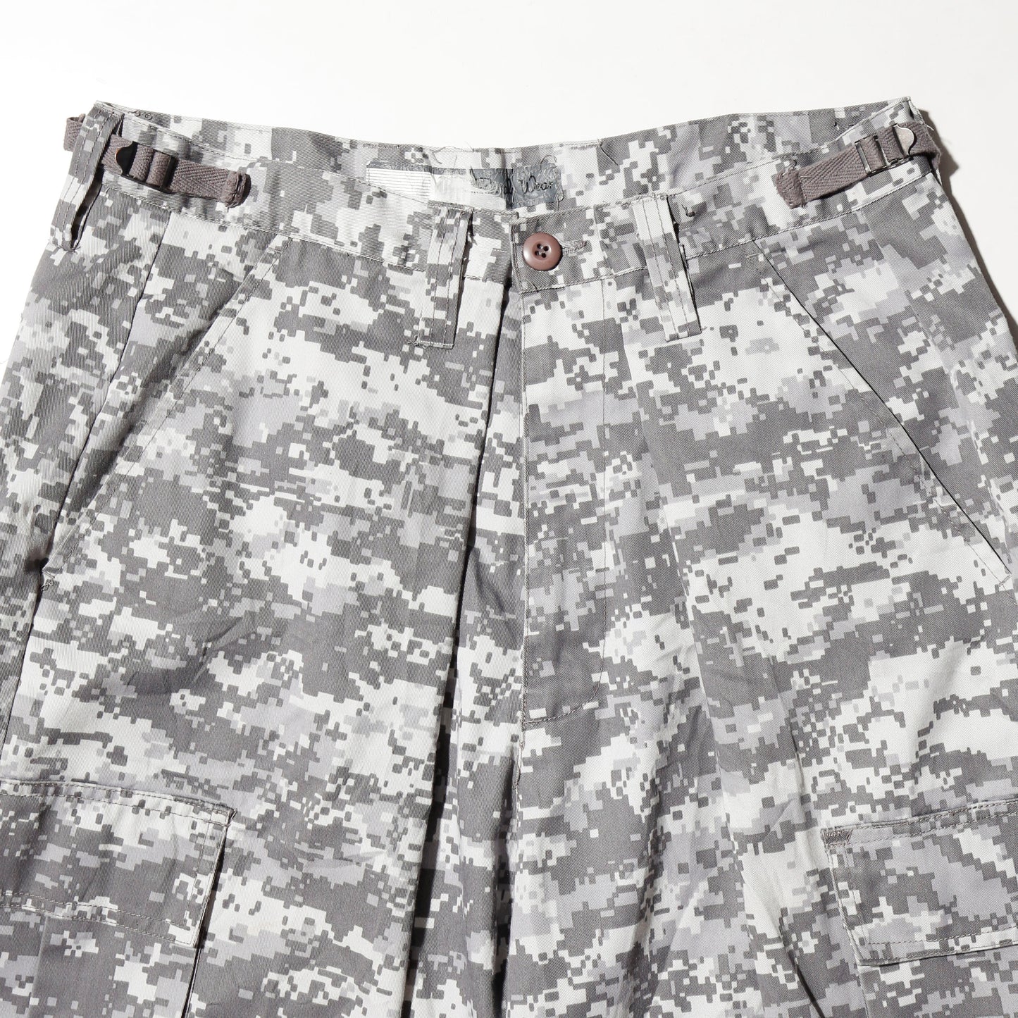 vintage center tuck digital camo shorts