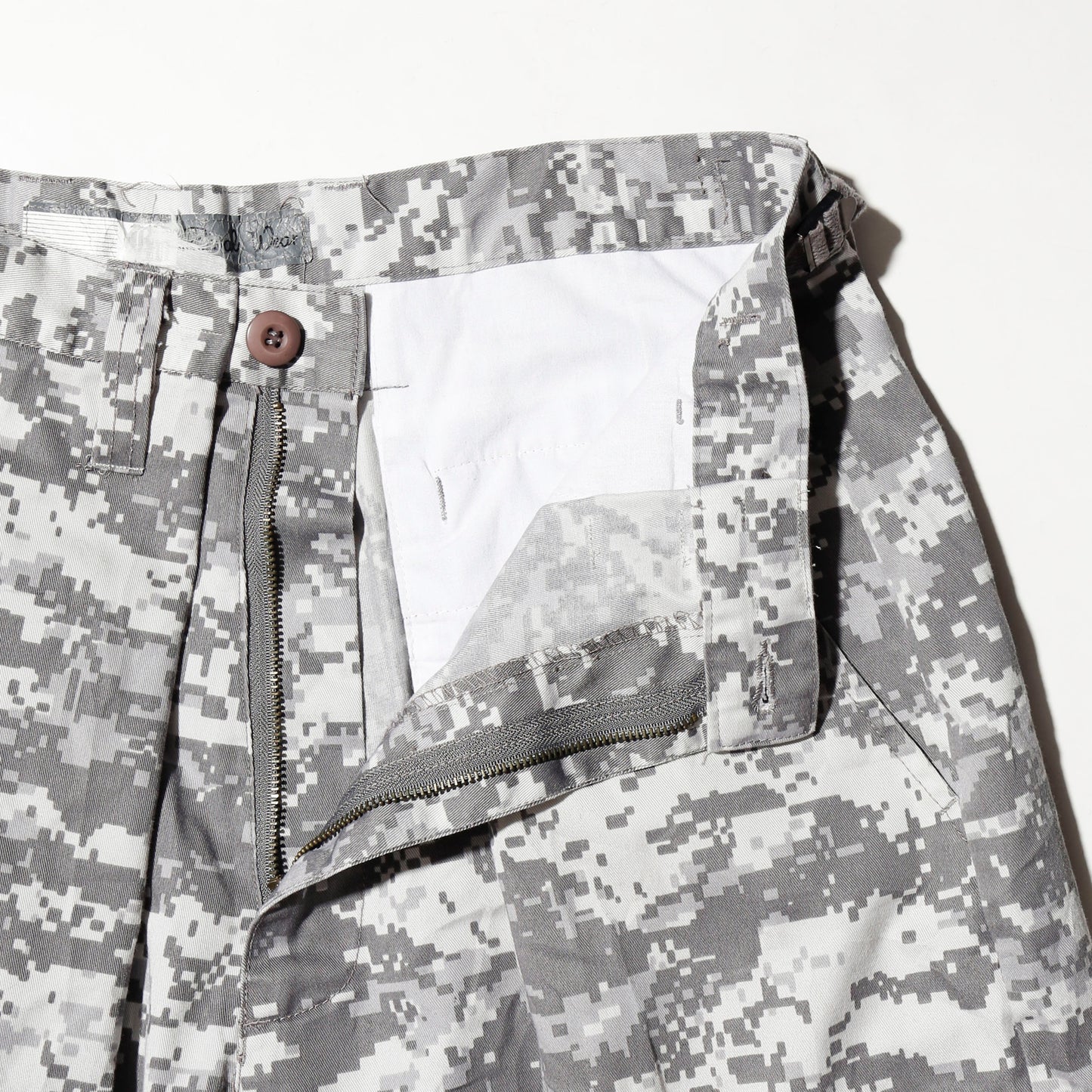 vintage center tuck digital camo shorts