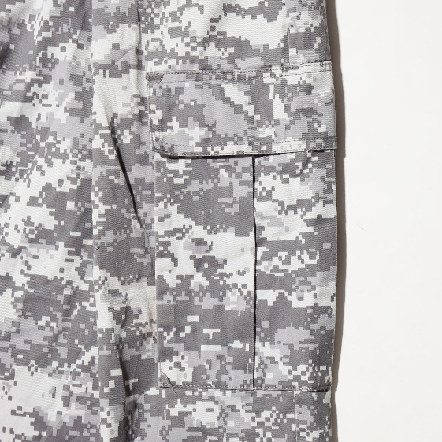 vintage center tuck digital camo shorts