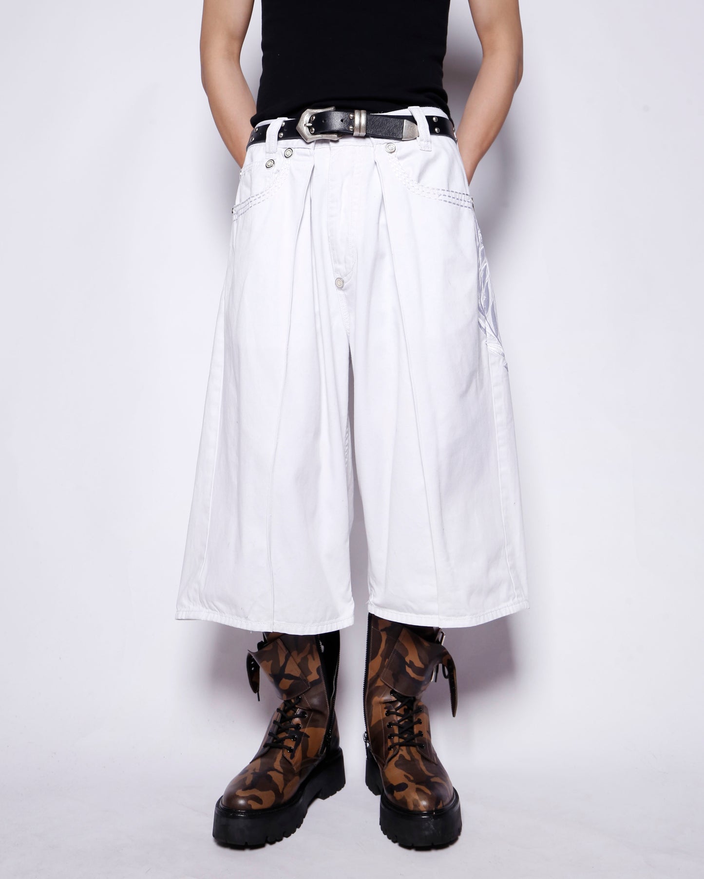 vintage coogi center tuck broderied baggy shorts