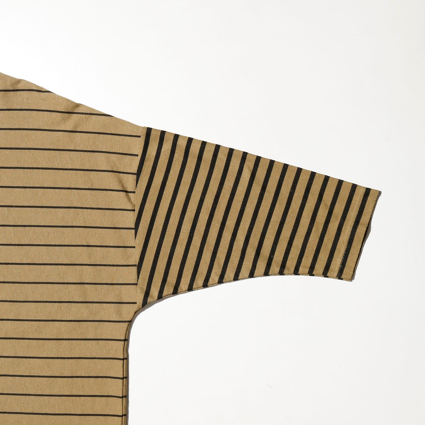 vintage quarter sleeve moc neck border t-shirt