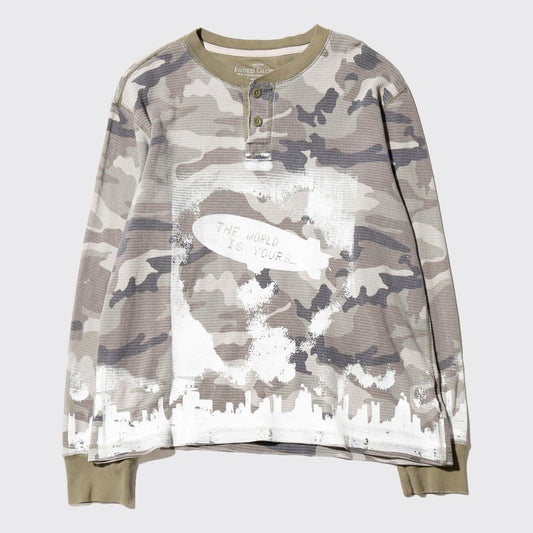 *one-off "the world is yours" hand screen l/s
