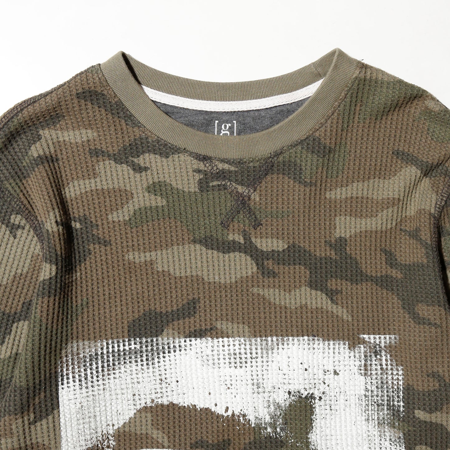 *one-off "the world is yours" hand screen l/s