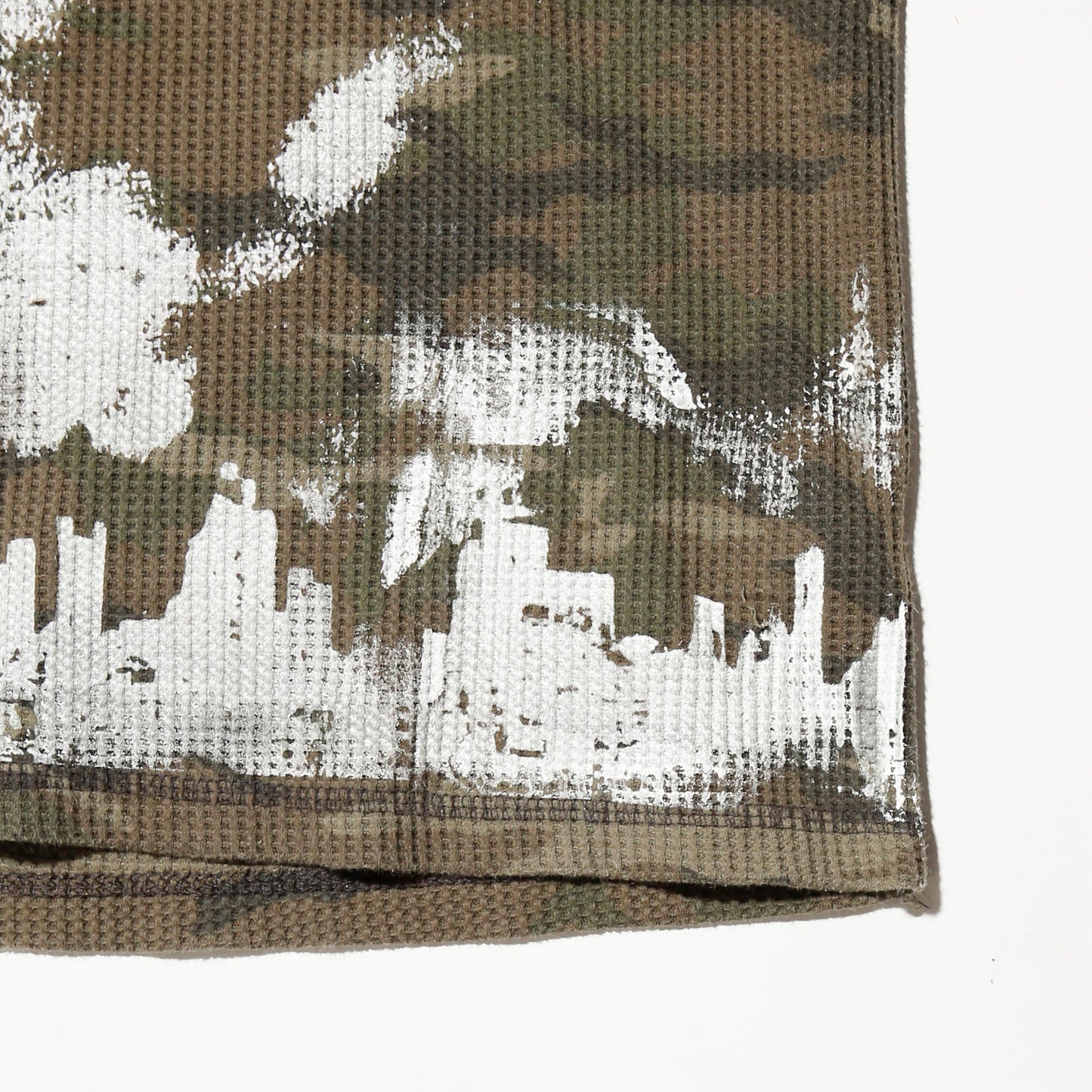 *one-off "the world is yours" hand screen l/s