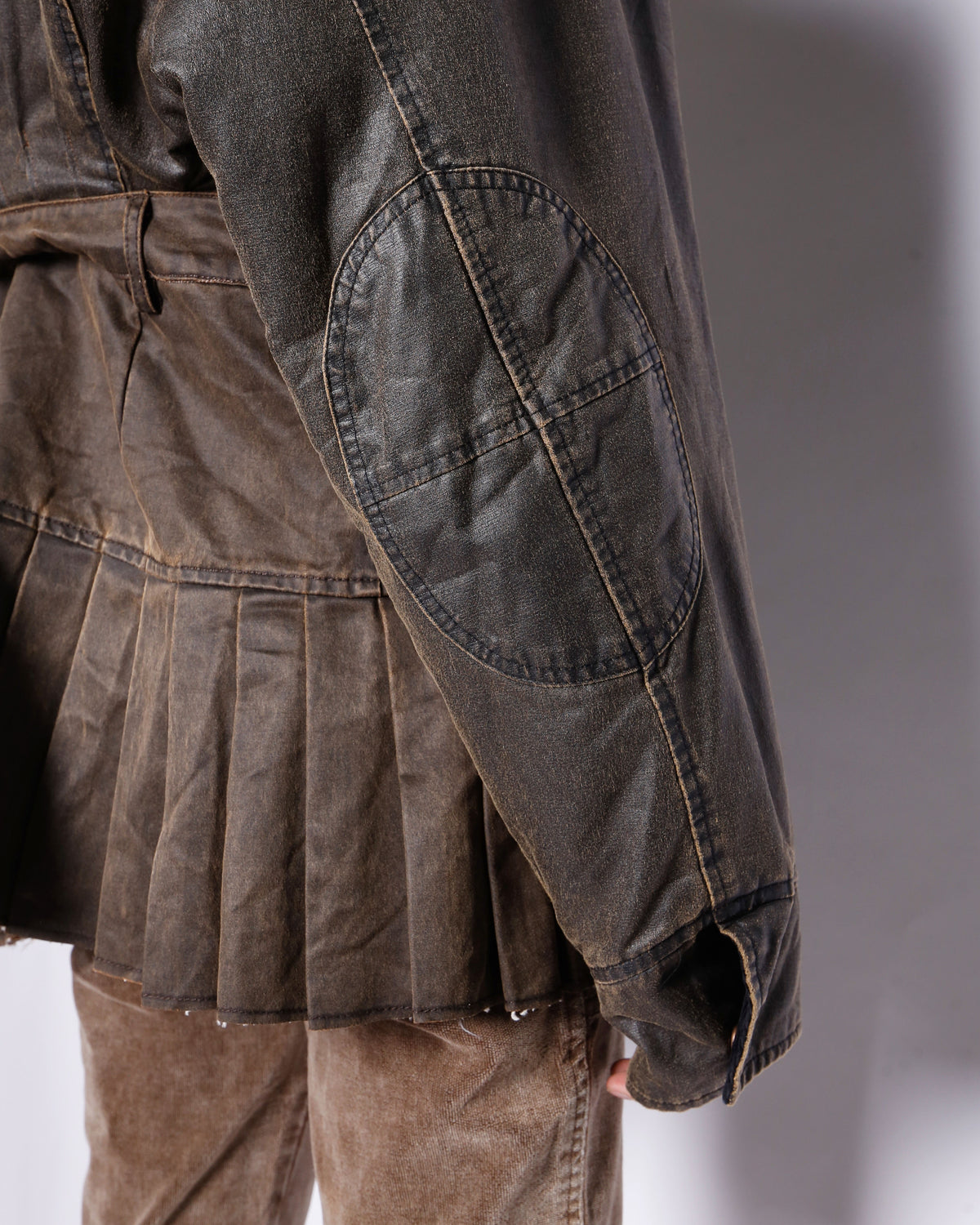 *one-off hybrid pleats dust jacket