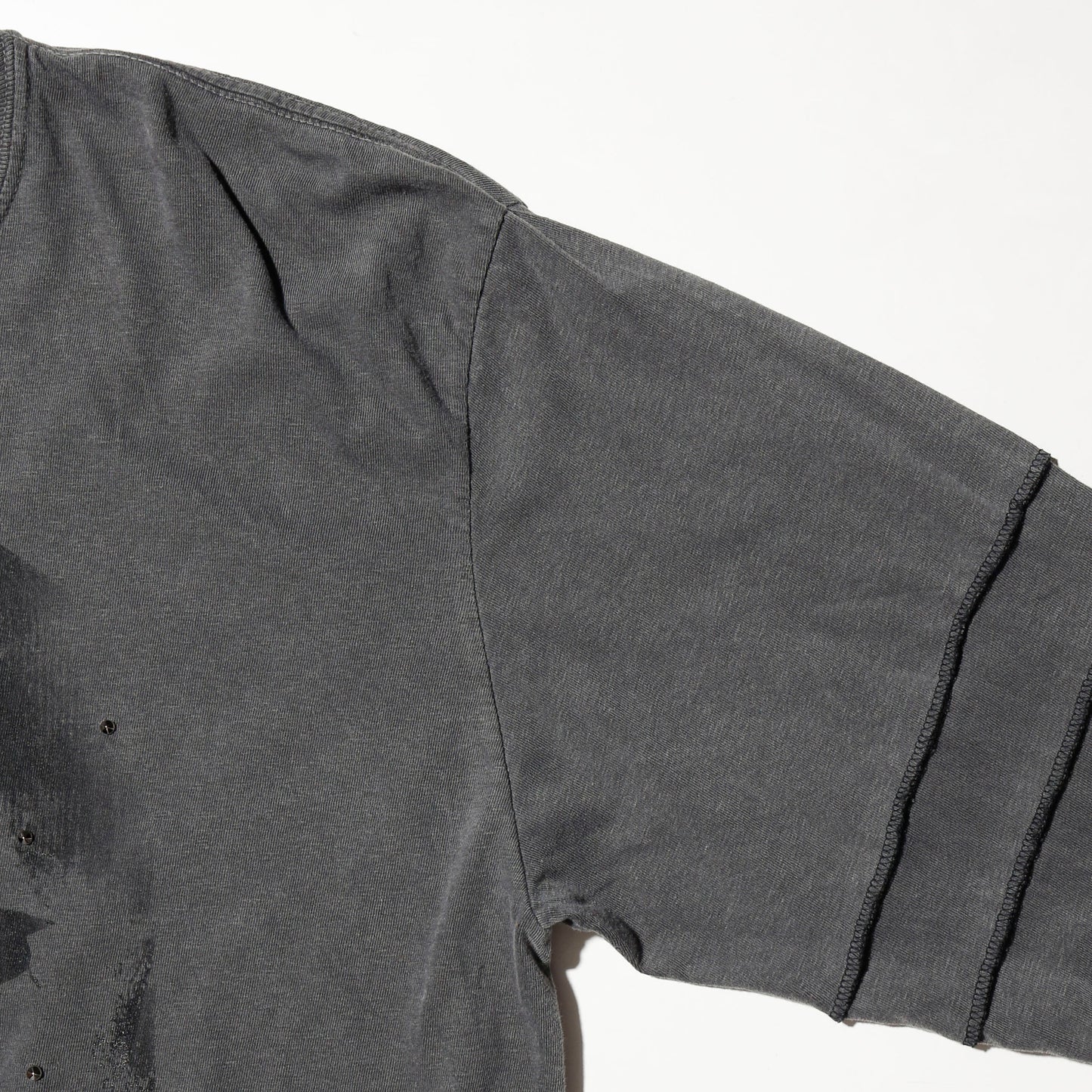 *one-off "the world is yours" hand screen l/s l
