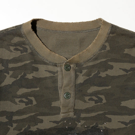 *one-off "the world is yours" hand screen l/s