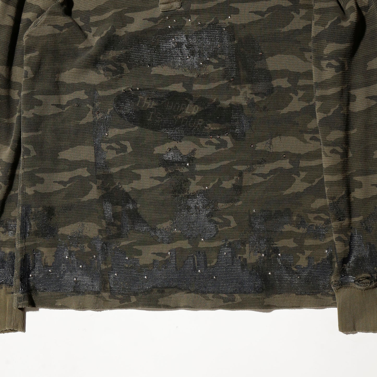 *one-off "the world is yours" hand screen l/s