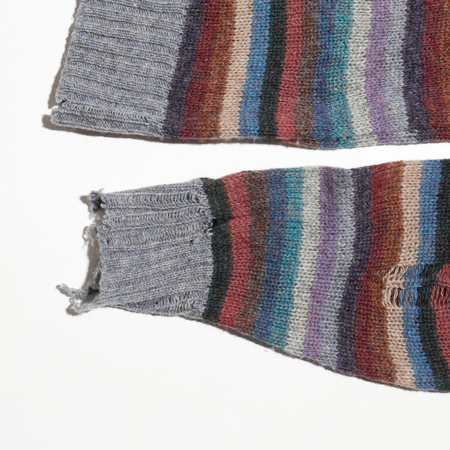 *one-off with muffler border broken sweater