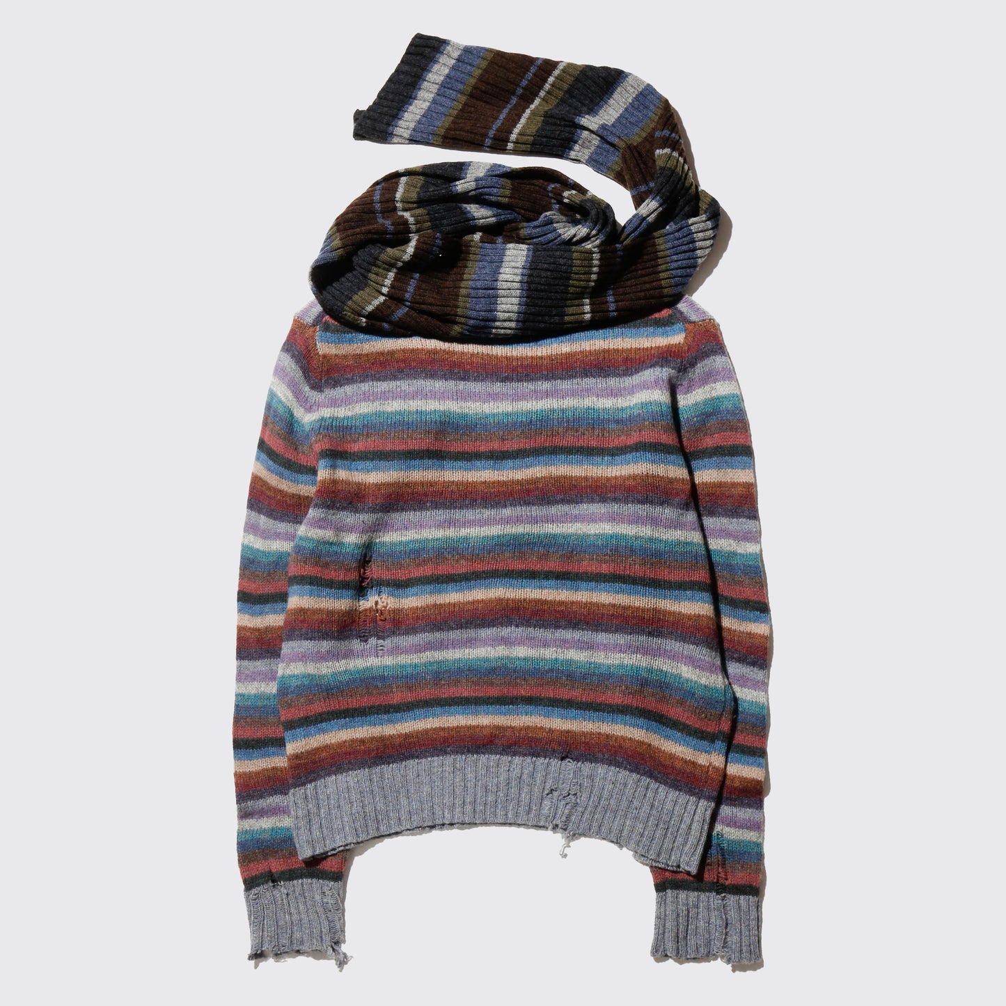 *one-off with muffler border broken sweater