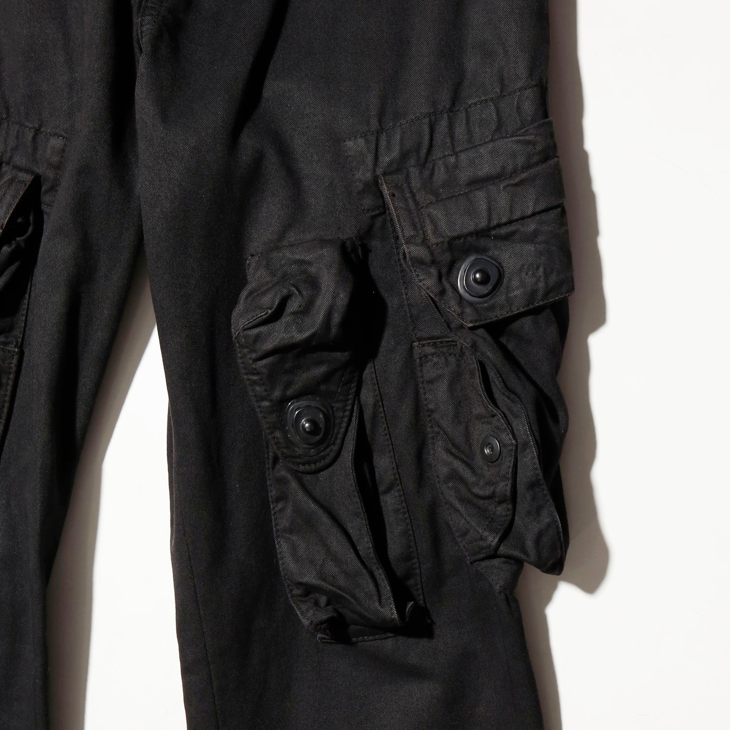 09aw JULIUS "CANON_1 THE POSSESSED" gasmask cargo trousers