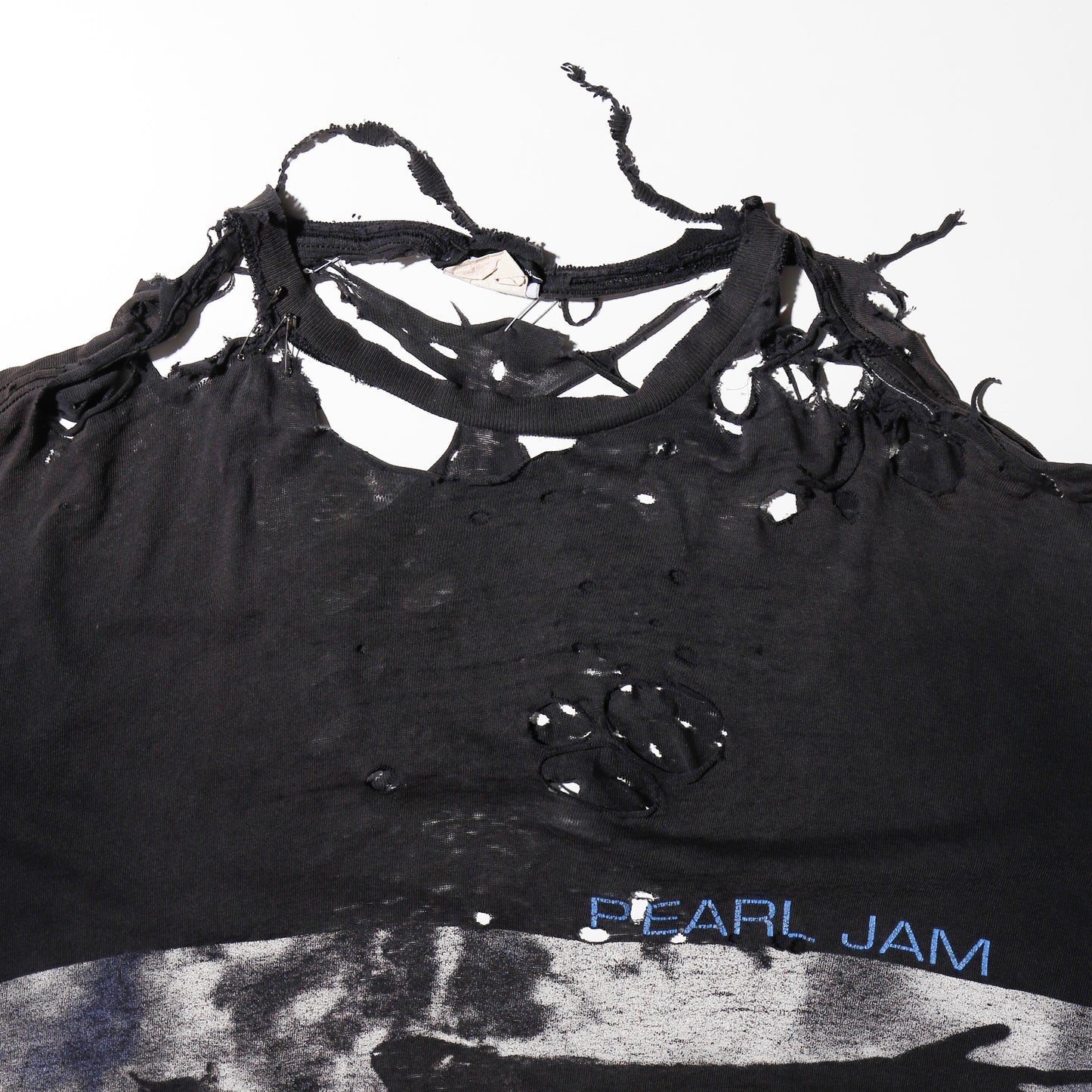 vintage 1998's Pearl Jam Yield broken t-shirt