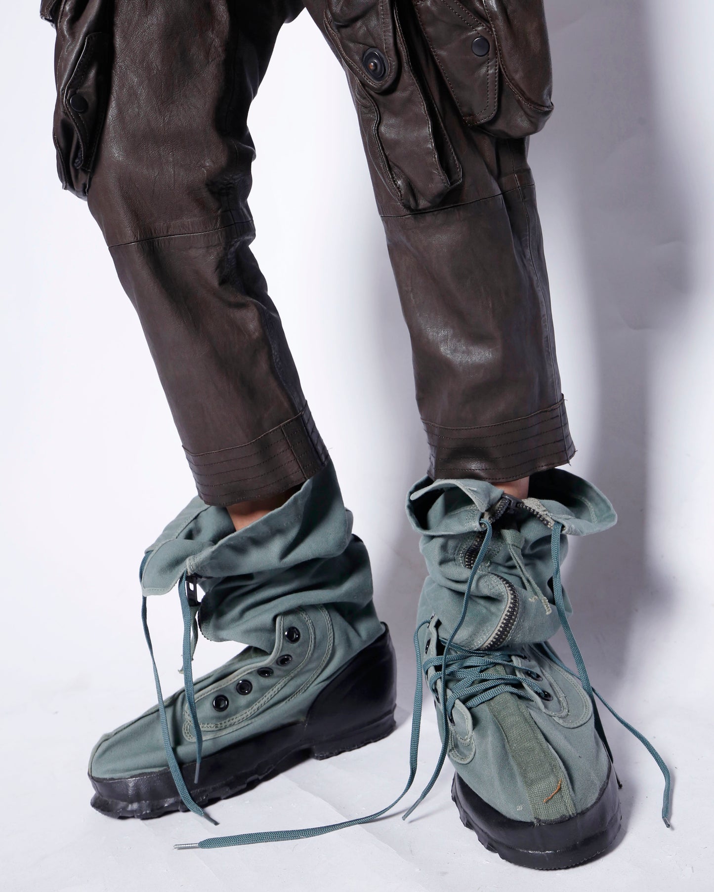 00's JULIUS gasmask lamb leather cropped trousers, *sample