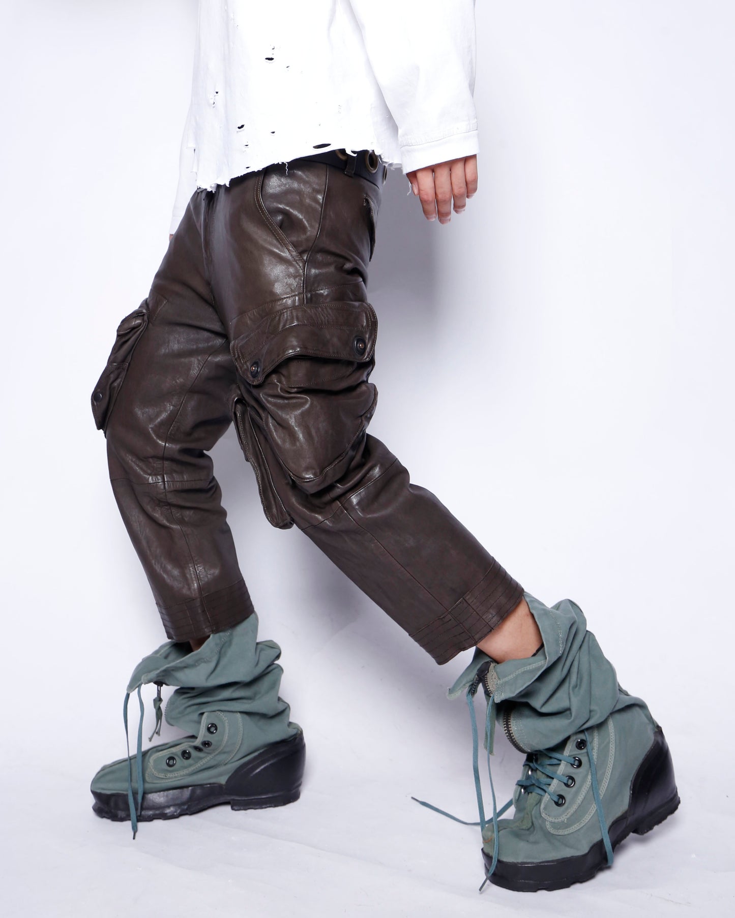 00's JULIUS gasmask lamb leather cropped trousers, *sample