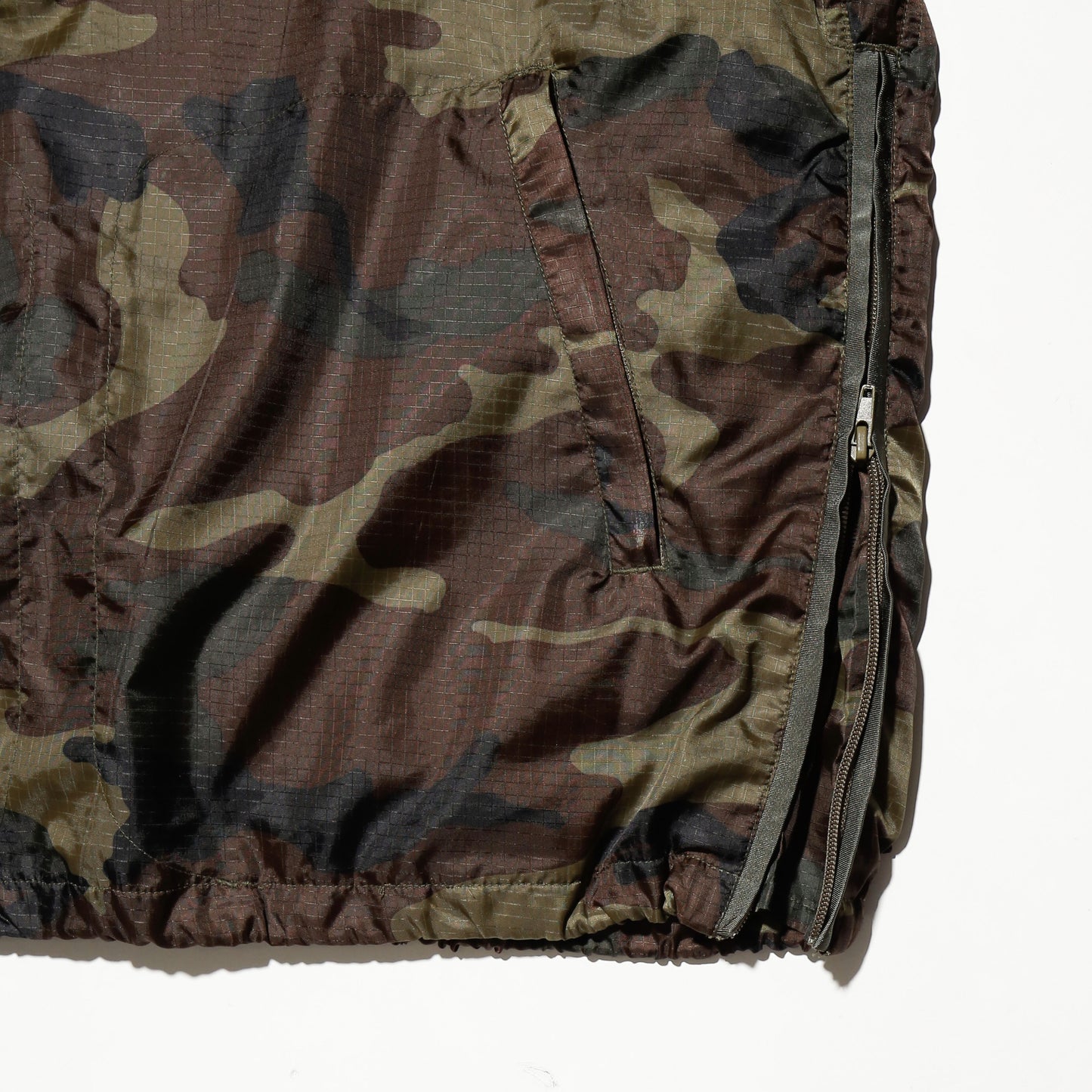 vintage the bull rot camo nylon anorack